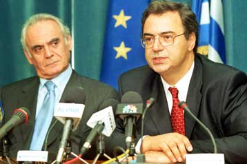 «Όχι» σε έκτακτα μέτρα κατά της ακρίβειας λένε τα υπουργεία Οικονομίας και Ανάπτυξης