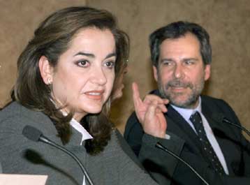 Στα γραφεία της ΔΕΗ ο Χρήστος Παπουτσής – Στην περιοχή Προμπονά η Ντόρα Μπακογιάννη