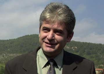 Θέμα ονομασίας της ΠΓΔΜ θέτει ο Αλβανός ηγέτης Αλί Αχμέτι