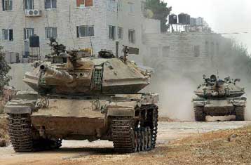 Ισραηλινά πυρά κατά του αρχηγείου του Αραφάτ μετά την αιματηρή επίθεση στο Τελ Αβίβ