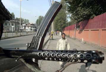 Επίθεση ενόπλων ανταρτών σε σχολείο του Κασμίρ με δύο νεκρούς