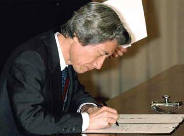 Αίτηση εξόδου της Β.Κορέας από τον «Αξονα του Κακού» μετέφερε ο Κοϊζούμι στον Μπους