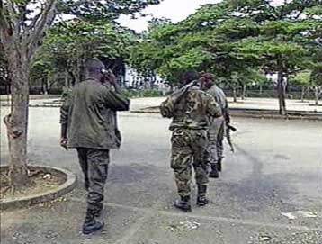 Πυρά ακούγονται ακόμα στην Ακτή Ελεφαντοστού παρά τις διαβεβαιώσεις ότι έληξε η στάση