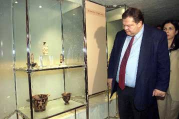 Τον Μακεδονικό Τάφο του Φοίνικα εγκαινίασε ο υπουργός Πολιτισμού