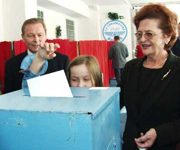 Νικητής αλλά απομονωμένος ο Μετσιάρ, σύμφωνα με τα exit-polls των εκλογών στη Σλοβακία