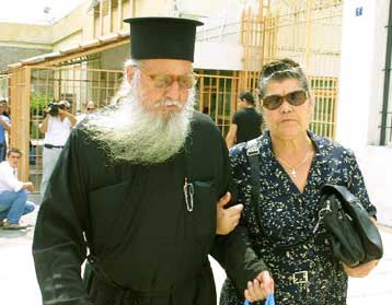 «Πολιτικούς κρατούμενους» χαρακτηρίζει τους αδελφούς Ξηρού ο πατήρ Τριαντάφυλλος