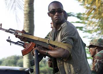 Η Γαλλία στέλνει στρατιώτες στην Ακτή Ελεφαντοστού για την ασφάλεια των ξένων πολιτών