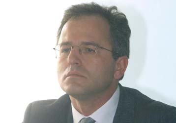 Έκκληση για άρση της πολιορκίας του Αραφάτ απηύθυνε ο Π.Μπεγλίτης