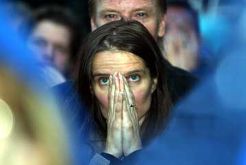 Μάχη στήθος με στήθος για Σρέντερ και Στόιμπερ «δείχνουν» τα exit polls