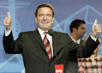 Με τους Πράσινους σε ρόλο από μηχανής θεού, ο Σρέντερ και πάλι στην καγκελαρία