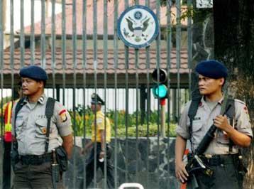 Συναγερμός από έκρηξη έξω από αποθήκη ιδιοκτησίας της πρεσβείας των ΗΠΑ στη Τζακάρτα