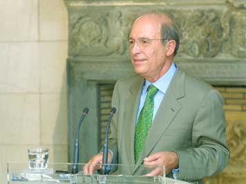 Την ικανοποίησή του εξέφρασε ο Κώστας Σημίτης για την επανεκλογή Σρέντερ στη Γερμανία