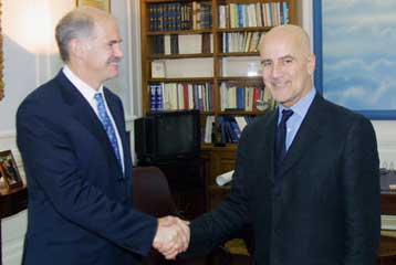 Με το ειδικό απεσταλμένο του ΟΗΕ για το Κυπριακό συναντήθηκε ο Γιώργος Παπανδρέου