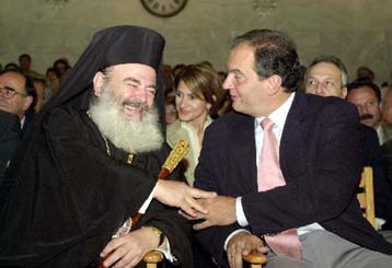 «Γεύμα συμφιλίωσης» Κ.Καραμανλή και Αρχιεπισκόπου σχεδιάζει η Ρηγίλλης