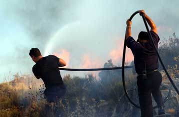 Υπό πλήρη έλεγχο τέθηκε η μεγάλη πυρκαγιά που εκδηλώθηκε σε περιοχή των Χανίων