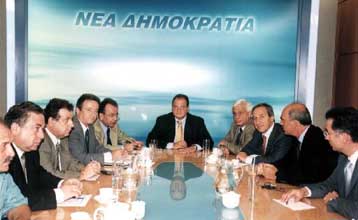Στην πολιτικοποίηση των δημοτικών και νομαρχιακών εκλογών στρέφεται η ΝΔ