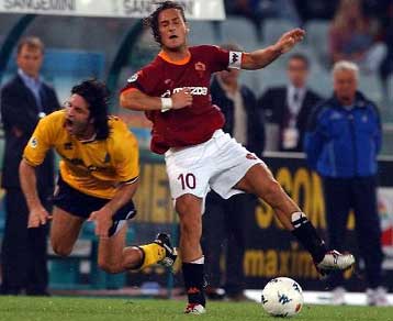 Στην Αθήνα η αποστολή της Ρόμα, χωρίς Δέλλα και Τότι