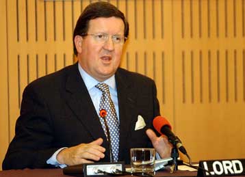 Το νέο ρόλο του ΝΑΤΟ στον πόλεμο κατά της τρομοκρατίας σκιαγραφεί ο Ρόμπερτσον