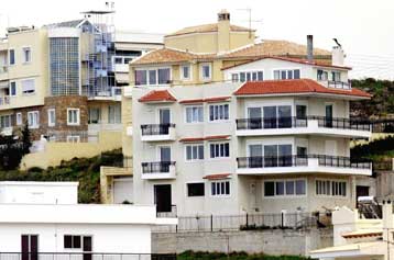 Φορολόγηση 10% στα εσόδα από ενοικίαση κατοικιών το 2004 αποφασίζει το υπ.Οικονομίας