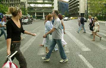 «Έπεσαν» οι πρώτες κλήσεις της Τροχαίας σε πεζούς παραβάτες του ΚΟΚ