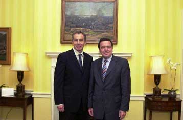 Συνάντηση Σρέντερ-Μπλερ με στόχο την αναθέρμανση των αμερικανογερμανικών σχέσεων