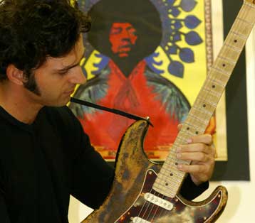 Δεν έπιασε την αναμενόμενη τιμή η θρυλική κιθάρα του Τζίμι Χέντριξ