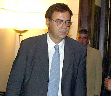 Κριτική υπουργών κατά του Νίκου Χριστοδουλάκη στο Υπουργικό Συμβούλιο