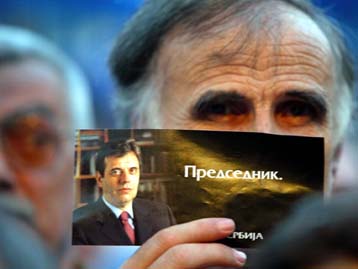 Νίκη Κοστούνιτσα, αλλά στο δεύτερο γύρο, δείχνει η τελευταία δημοσκόπηση στη Σερβία