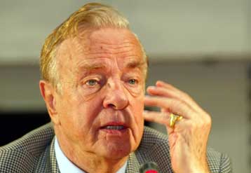 Τιμητικό δίπλωμα στον Φράνκο Τζεφιρέλι από τον Ευάγγελο Βενιζέλο