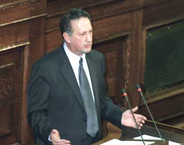 Τα μικροπροβλήματα των εκλογικών καταλόγων θα έχουν ξεπεραστεί έως το 2004 είπε ο ΥΠΕΣ