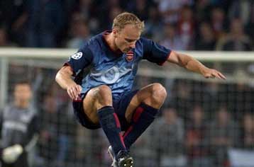 Κλείνει την καριέρα του στην Αρσεναλ ο Μπέργκαμπ