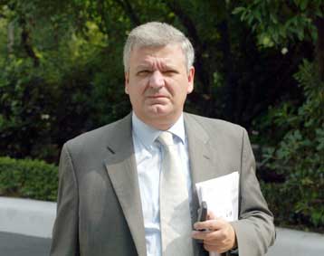 Δημοσκόπηση κατά παραγγελία καταγγέλει η κυβέρνηση – Για λάσπη κάνει λόγο η ΝΔ