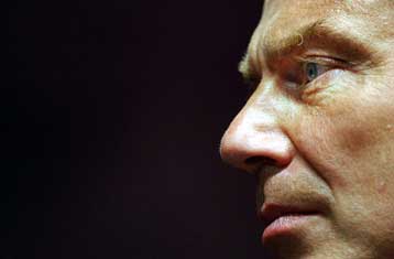 Δυσαρεστημένο από την πολιτική του Τόνι Μπλερ το 63% των Βρετανών πολιτών