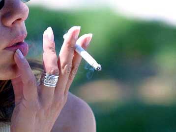 Τέλος από την Τρίτη το κάπνισμα σε δημόσιους χώρους, μέσα μεταφοράς και νοσοκομεία