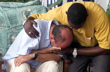 Σταματούν οι έρευνες των σωστικών συνεργείων στην περιοχή του ναυαγίου της Σενεγάλης