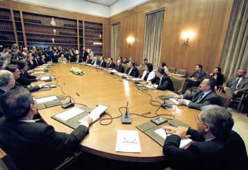 Αντιδρά η αντιπολίτευση στο ν/σ για μεταφορά αρμοδιοτήτων του Υπουργικού Συμβουλίου