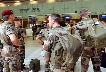 Ενισχύει τα στρατεύματά της στην Ακτή Ελεφαντοστού η Γαλλία