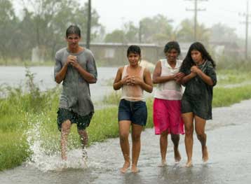 Προς τις ακτές του Μεξικού κατευθύνεται ο τυφώνας Λίλι