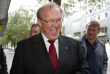 Στο… παρά τρίχα επιβίωσε της πρότασης μομφής ο Γκέραν Πέρσον