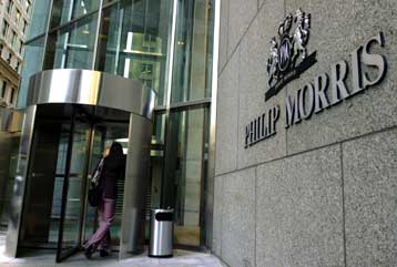 Αποζημίωση-μαμούθ 28 δισ. δολαρίων καλείται να καταβάλει σε καπνίστρια η Philip Morris
