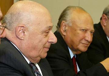 Για νέο γύρο συνομιλιών το Νοέμβριο συμφώνησαν Κληρίδης – Ντενκτάς στη Νέα Υόρκη
