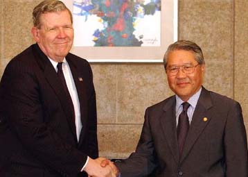 «Χρήσιμες» και «ειλικρινείς» χαρακτήρισε ο Τζ.Κέλι τις επαφές του στη Β.Κορέα