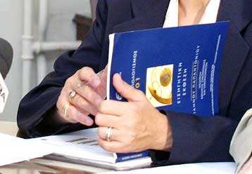 Αυξημένα «κοινωνικά» κονδύλια, μειωμένες καταναλωτικές δαπάνες στο νέο προϋπολογισμό