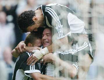 Ανοδική πορεία της Μπόλτον εν όψει ντέρμπι