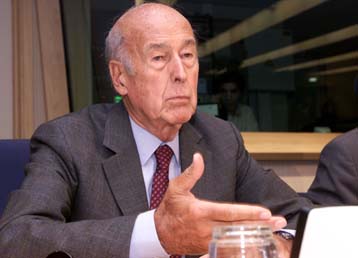 «Ενωμένη Ευρώπη» με λιγότερες αρμοδιότητες στην Κομισιόν προτείνει ο Ζισκάρ ντΕστέν