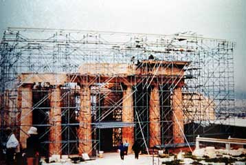 Τη λείανση του εδάφους του Ιερού Βράχου μελετούν τώρα οι αρχαιολόγοι