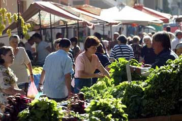 Κανονικά λειτουργούν οι λαϊκές από τη Δευτέρα