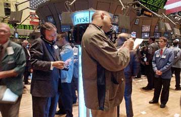 Πτωτικές τάσεις επικρατούν στη Γουόλ Στριτ τη Δευτέρα