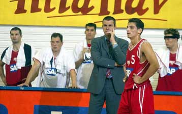 Έξαλλος ο Σούμποτιτς με τους παίκτες του Ολυμπιακού