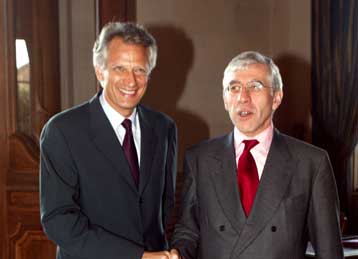 Στόχος ο αφοπλισμός και όχι η ανατροπή του Σαντάμ, τονίζουν Στρο και Ντε Βιλπέν